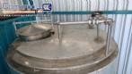 Tanque em inox isolado para 7.500 L com agitao
