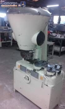 Gira bast�o e trefila para balas moles toffee