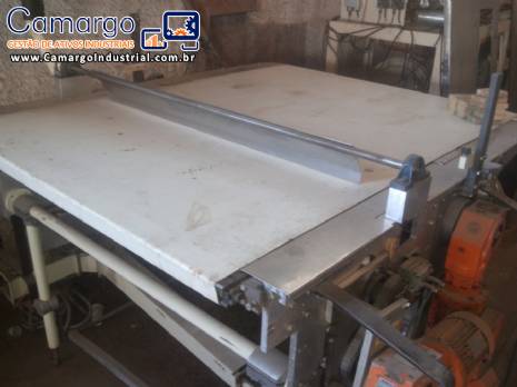 Esteira de alimenta��o para sincronismo de velocidade para produtos Sapal